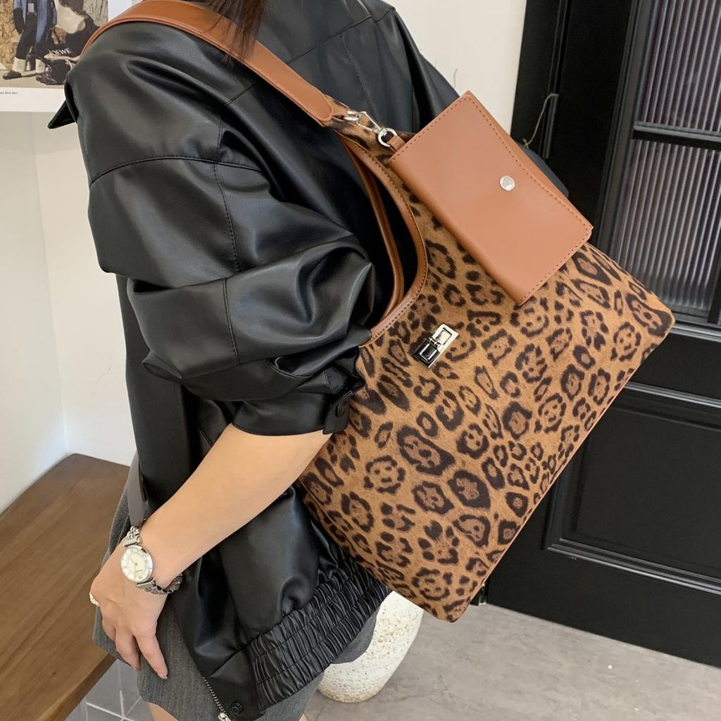2025 New Retro Leopard Print Premium Sense Large Capacity Underarm Bag Casual Commuter Tote Bag Shoulder Bag