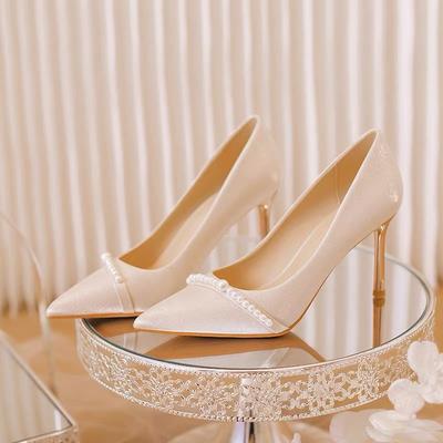 Scarpe da sposa francesi inverno da donna senso high-end abito da sposa Xiuhe doppio uso tacchi alti nicchia scarpe da sposa rosse perla scarpe singole