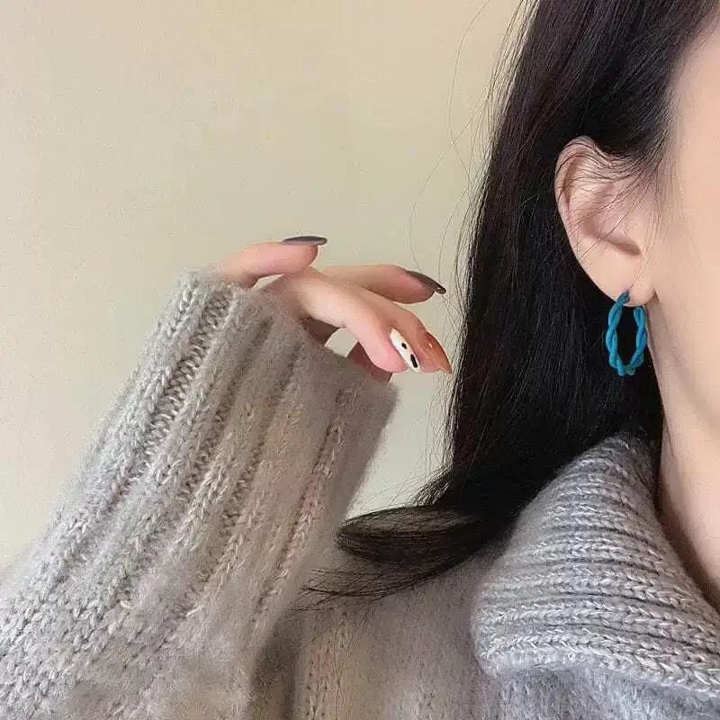 Simple 111 silver needle twist twist earrings earrings women, geometric circle temperament Internet celebrity earrings earrings