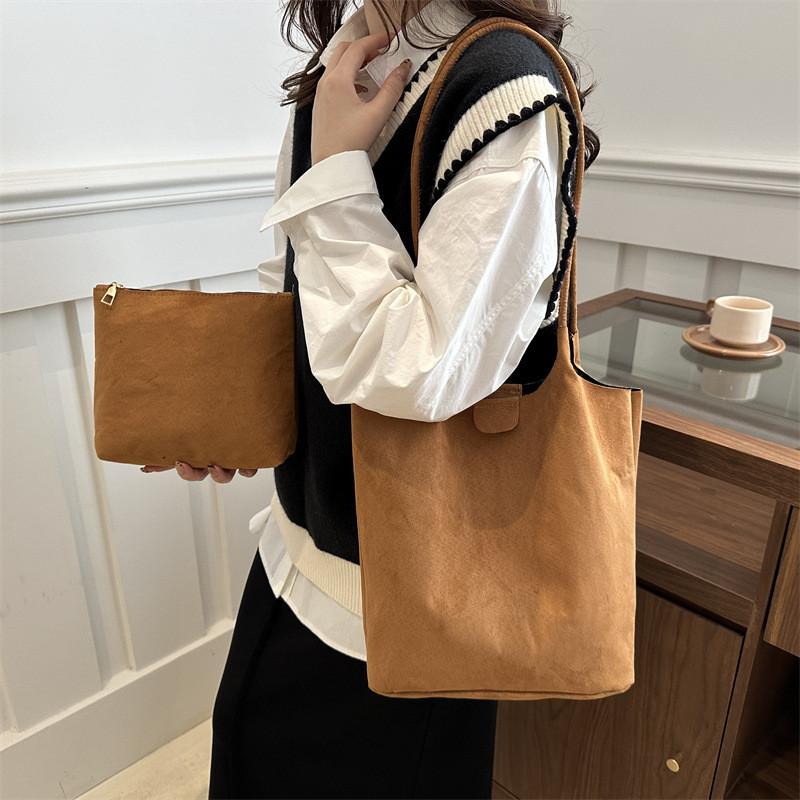 Stylish Large Capacity Tote Bag For Women With Chic Minimalist Design In Black White Or Brown