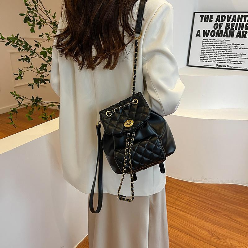 Silver backpack women's 2025 new fashion diamond schoolbag college student travel light go out chain small backpack