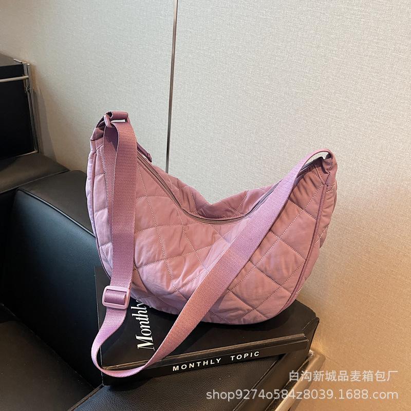 

2025 autumn and winter new large-capacity messenger dumpling bag fashion and leisure diamond shoulder bag high-end commuter bag women фіолетовий