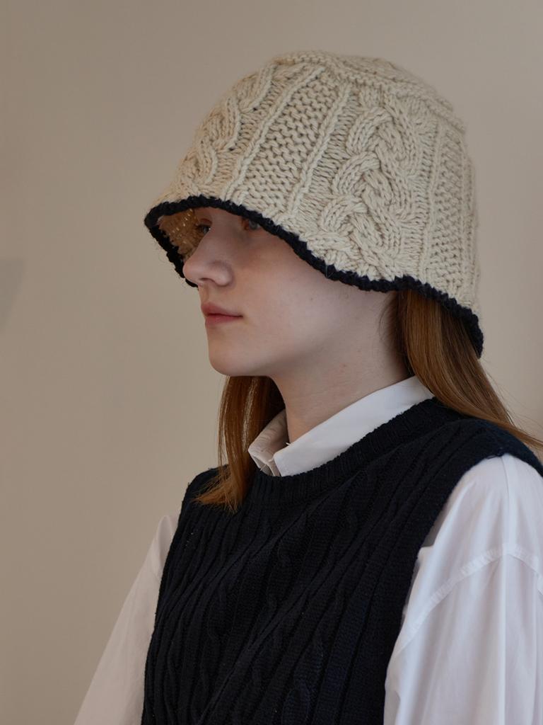 Olinkeompeulliteu Triple Cable Knit Bucket Hat (Ivory)