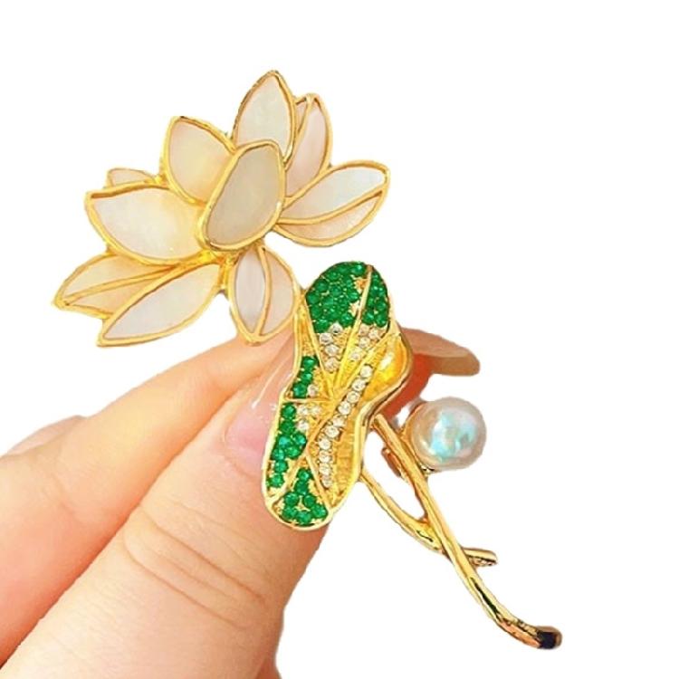 Alloy Flower Brooch Colorful Floral Art Elegant Pin Exquisite Clothing Jewelry Daily Wear Badge for Outerwear Tops 1