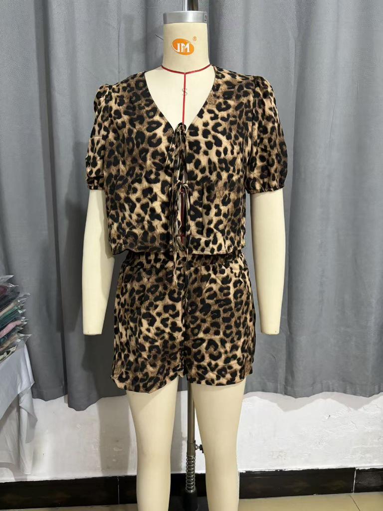 Spring New Arrival: Women's Leopard Print Short Sleeve Shorts Set