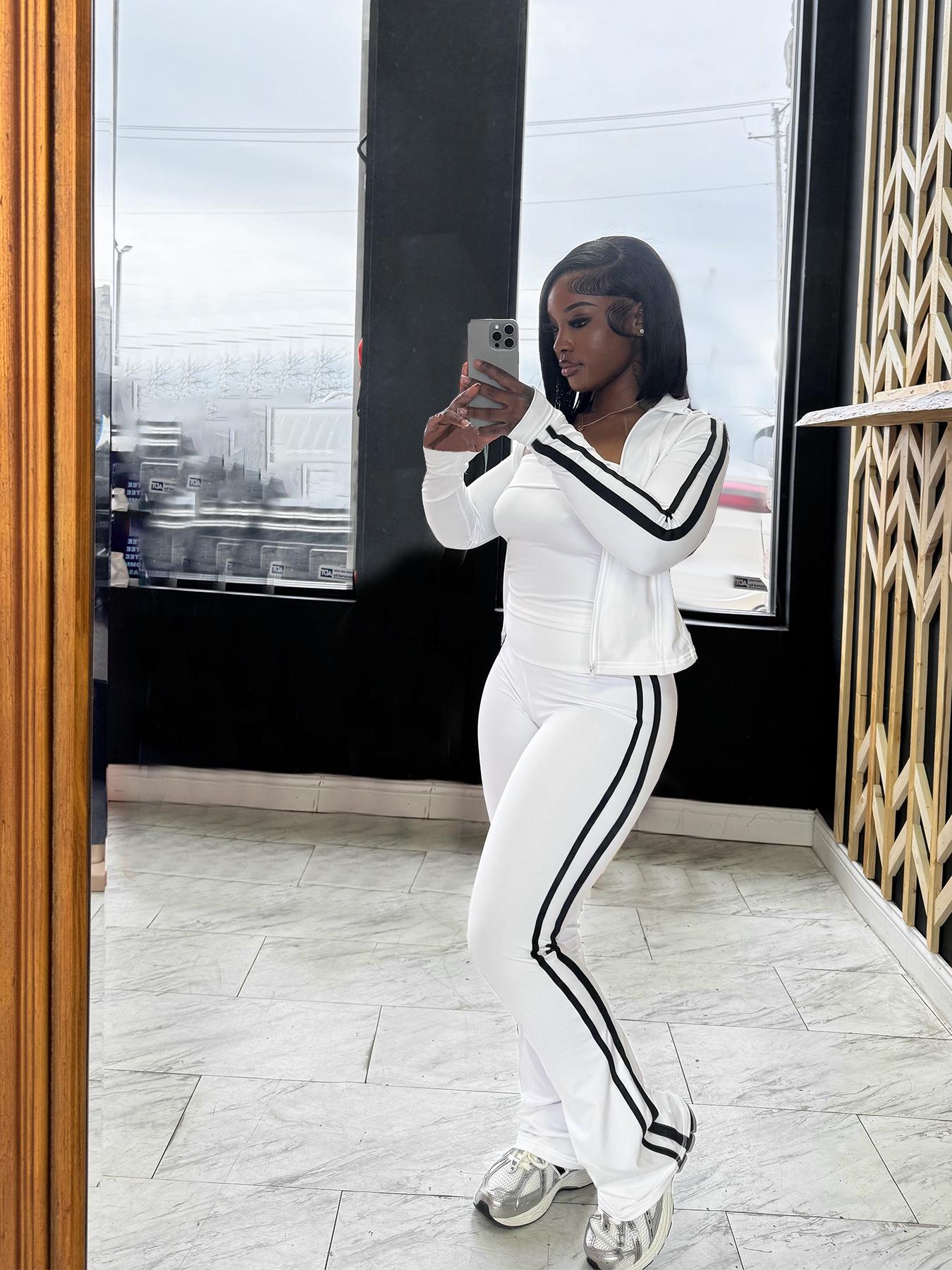 

TW702 European Spicy Girl Patchwork Stripe Yoga Suit: Three-Piece Set with Long Sleeve Zipper Jacket & Bandeau Large білий