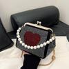 Trendy And Chic Pearl Handheld Shell Bag With Chain Shoulder Strap Ideal For Evenings