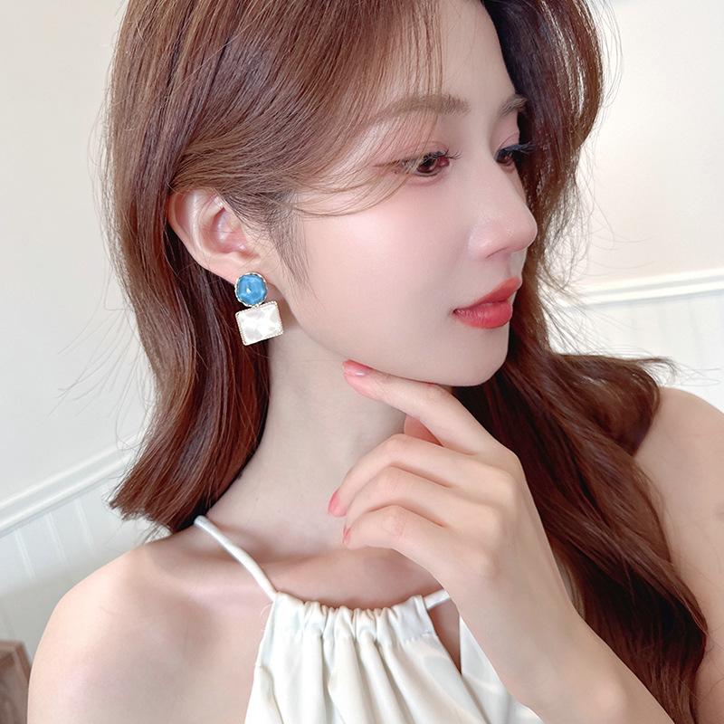 Damen Leichter Luxus Design Elegante Unregelmäßige Geometrische Quadratische Ohrringe Modische Und Vielseitige Nischendesign Ohrringe
