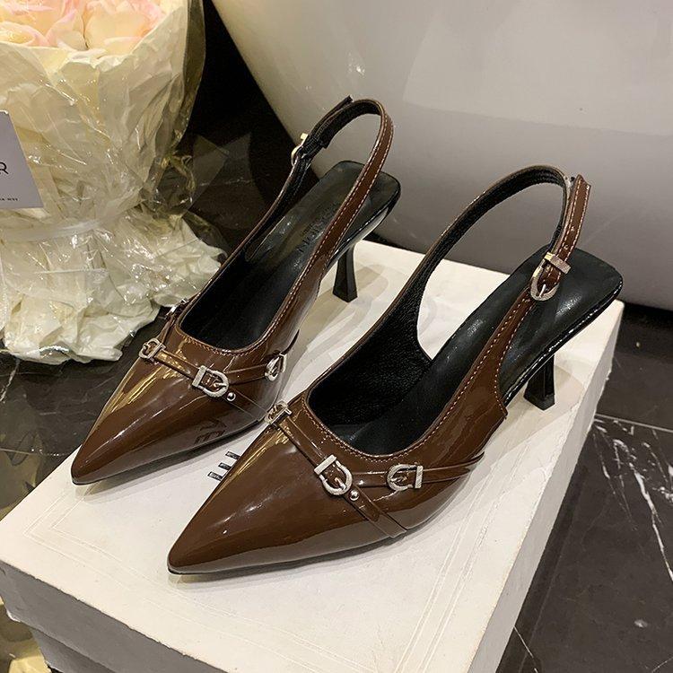 Talons hauts pointus Mode d'été pour femmes Baotou Bouche peu profonde Ligne à boucle métallique avec chaussures stiletto antidérapantes