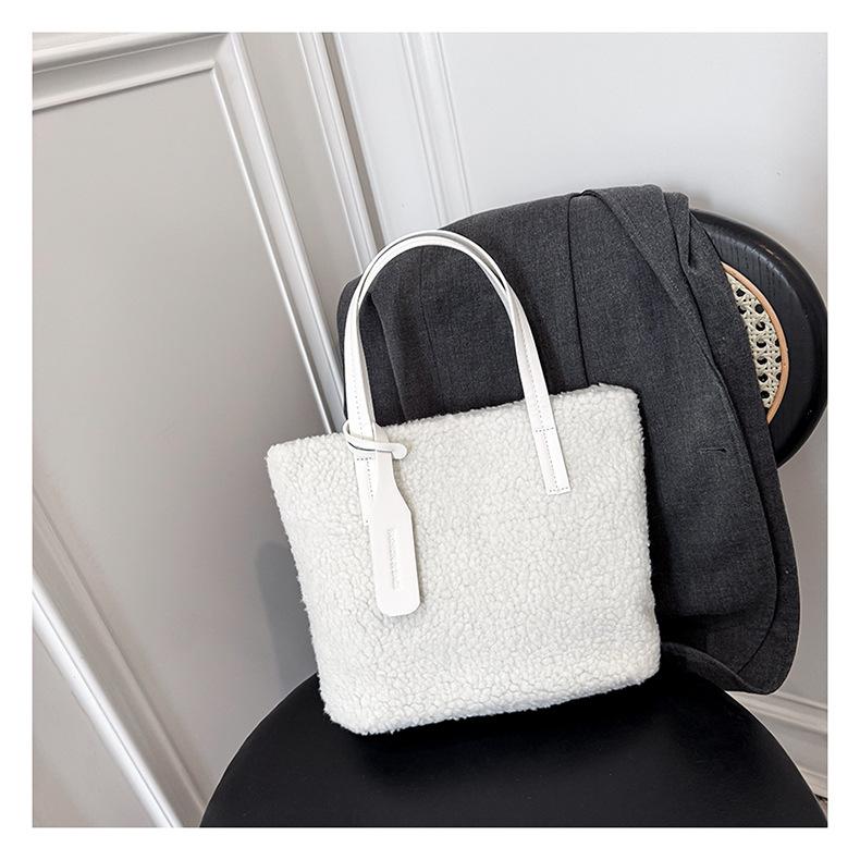 New Fluffy Simple and Versatile Tote Bags for Women Winter Faux Fur Commuting Shoulder Bag Fashi Textured Casual Storage Bag