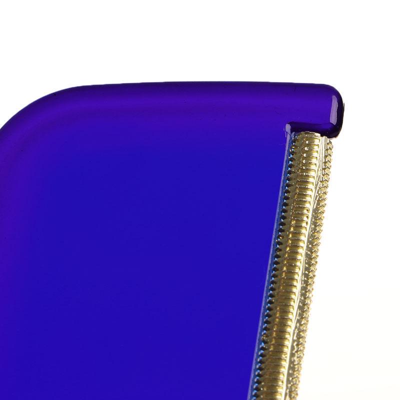 A Device for Removing Lint From Clothes