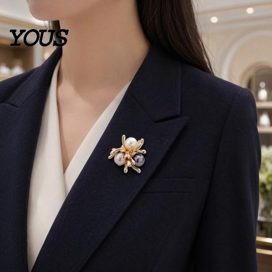 Long-lasting Brooch Women Brooch, Snowflakes LOVE Bouquets Compact Versatile Pin, Lapel Faux Pearl Collar Badge with Imitation Cubic Zirconia