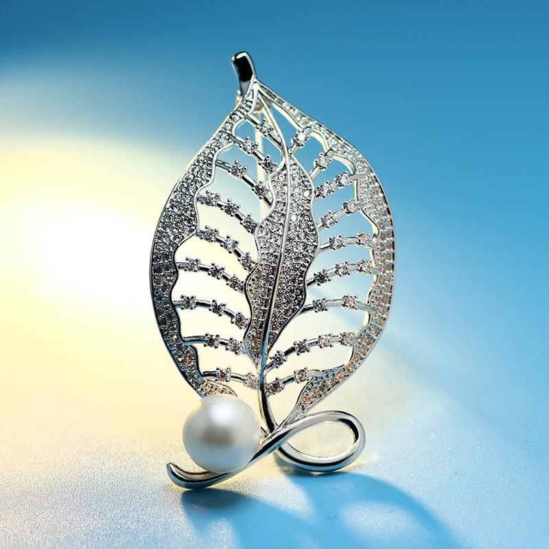 High-End Light Luxury Copper Leaf Brooch with Zircon and Imitation Pearl - Korean Fashionable Lapel Pin