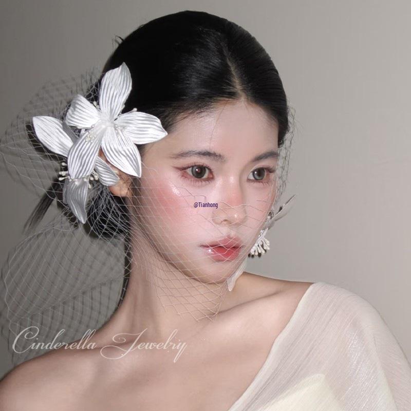 French Retro Bridal Hair Clip: Ethereal 3D White Flower Mesh Headpiece for Wedding Styling