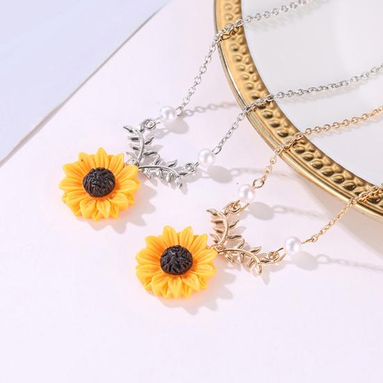 Pendant Necklace Sunflower Elegant Alloy Fake Pearl Leaf Chain Necklace for Dating