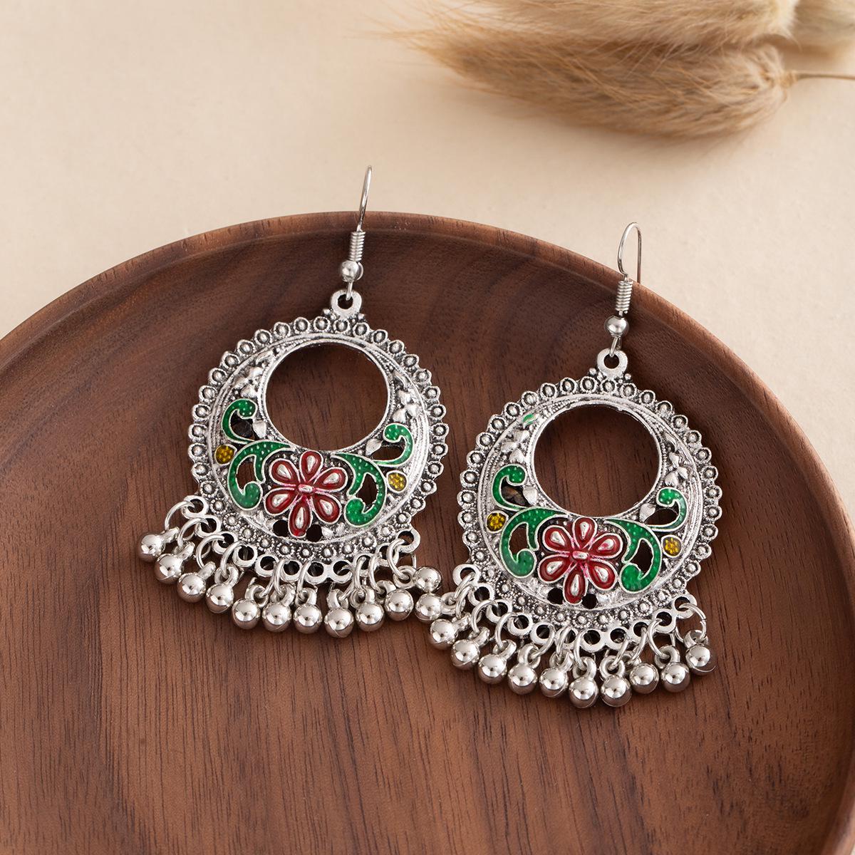 Bohemian Ethnic Geometric Stud Earrings with Tassel  Hollow Design зелёный