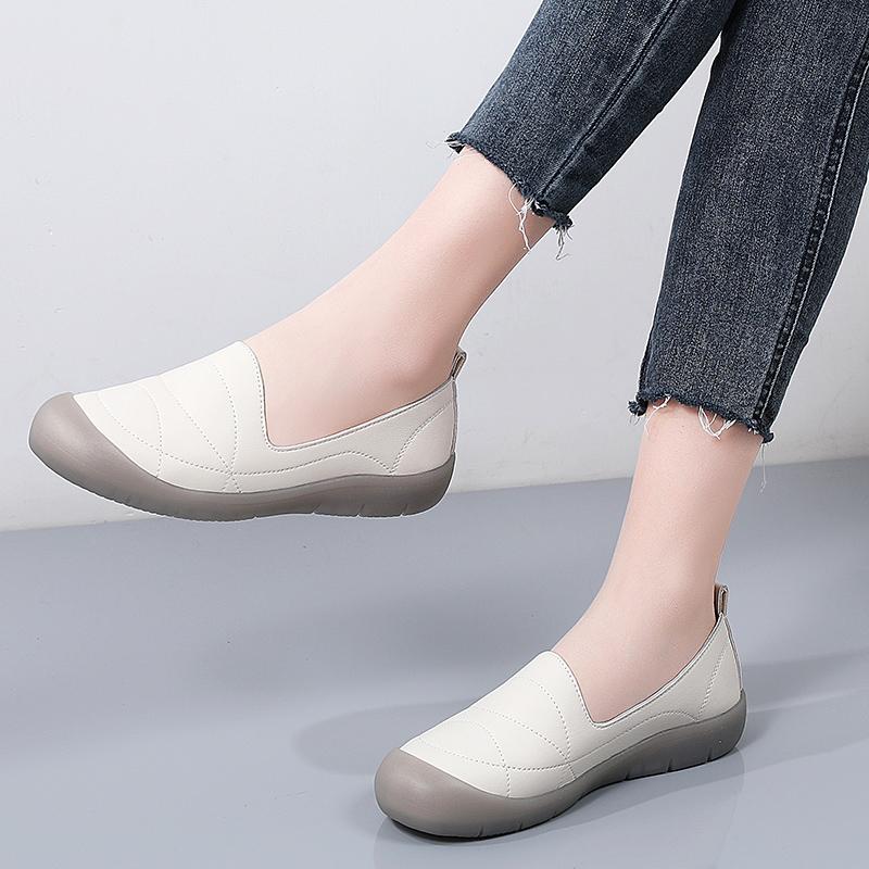 Women slip on Loafers Casual Moccasins Soft Flats Black Driving Shoes Summer Walking Shoes for Mother Plus Size