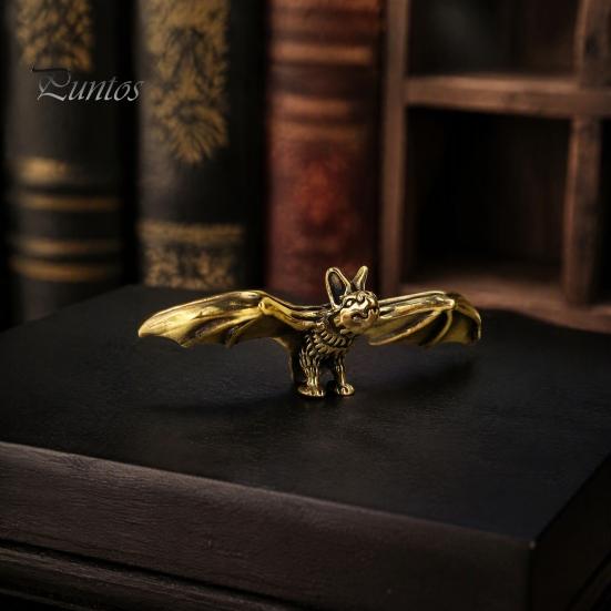 Small Decorative Gift for Friends Brass Bat Figurines, Vintage Copper Flying Statue, Collectible Mini Animal Desktop Decoration Office Ornament, Desk