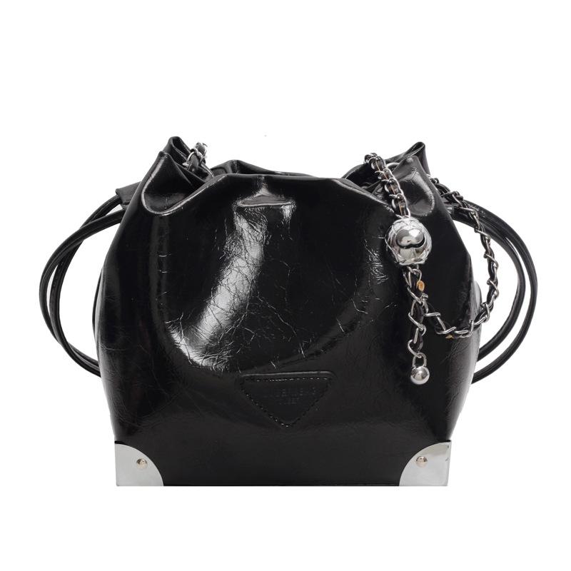 This year's popular small bag women's 2025 new versatile chain shoulder messenger bag texture Korean pleated bucket bag