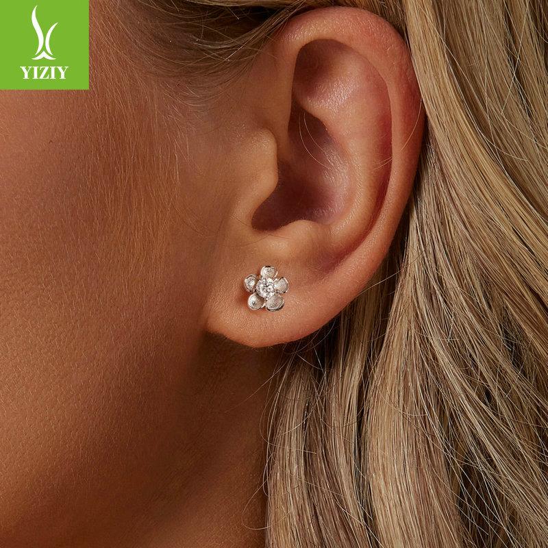 10 Points Moissanite Flower Stud Earrings For Women, Simple, Exquisite And Elegant Small Flower S925 Sterling Silver Earrings.