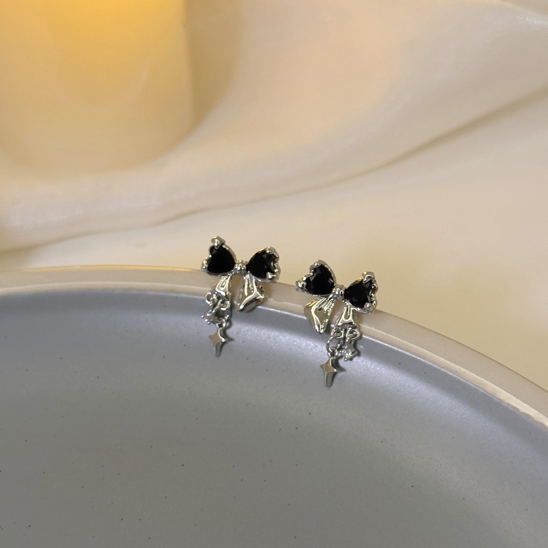 Silver Zirconia Bow Stud Earrings - Luxurious, Shiny, Versatile Fashion for Daily Wear
