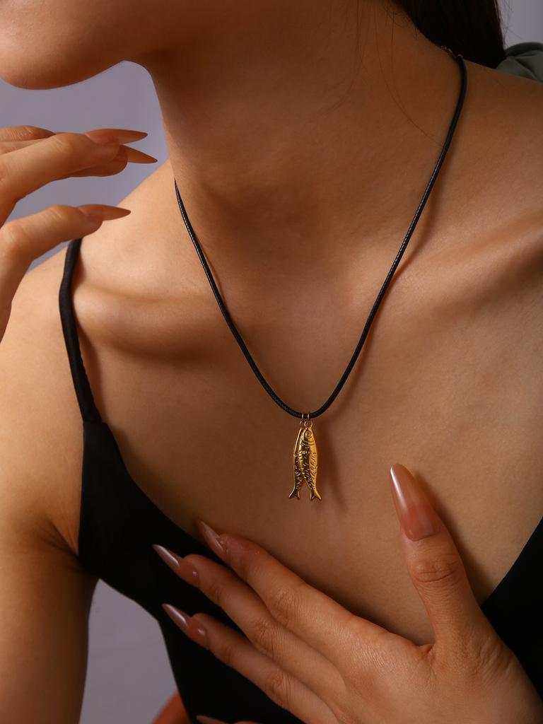 1 Piece Bohemian Summer Beach Delicate Simple Stainless Steel Fish Pendant Necklace For Seaside Career Women'S Accessories