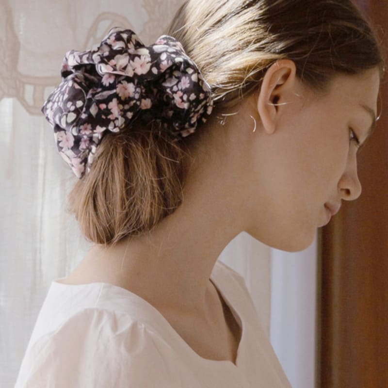 Jean Paul Clarisse Flower Velvet Scrunchie JP-22-175S