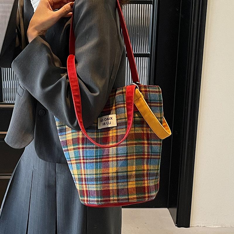 Vintage College-Stil kontrastfarbige karierte Tragetasche Klasse Pendeln vielseitig einzelne Schulter leicht Damen Tasche