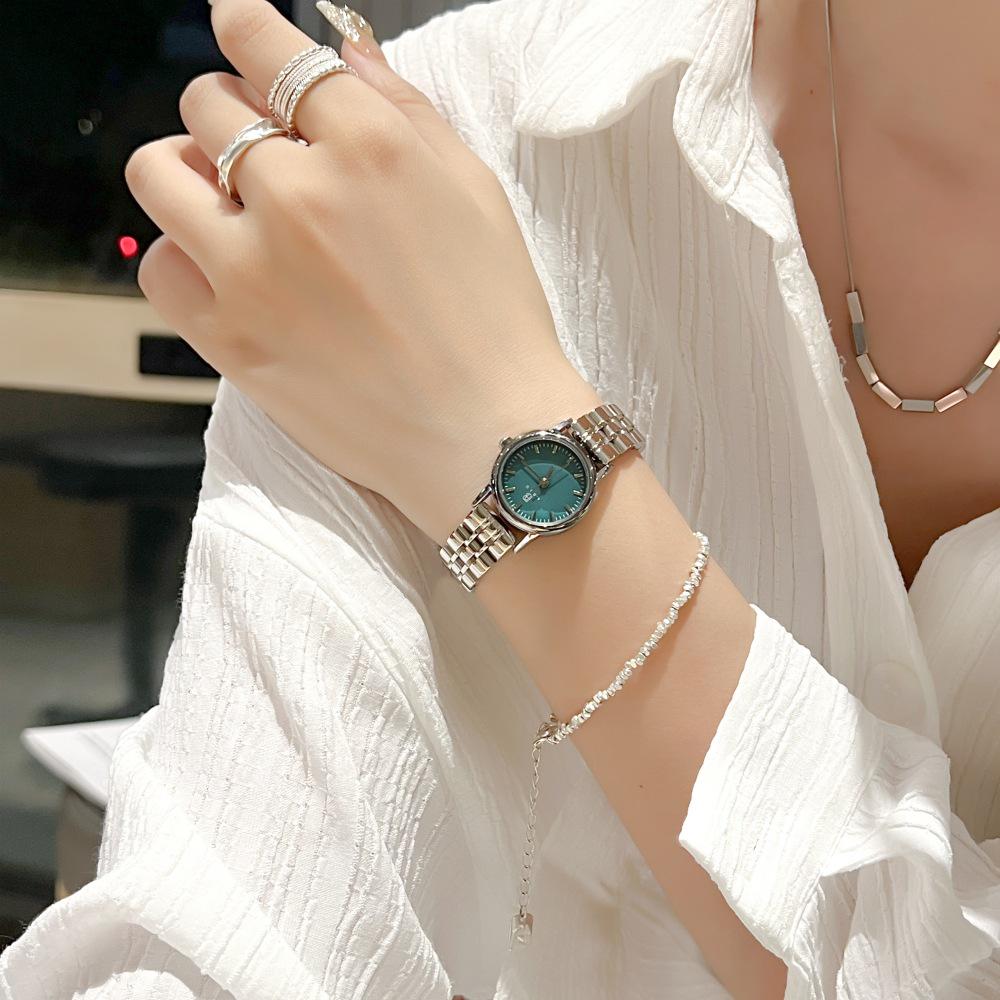 

Минималистичные женские часы-комьютер с перламутровым циферблатом