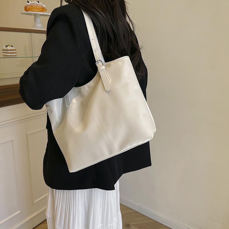 Retro Soft Leather Tote Bag Women's Large Capacity 2025 Spring High-end Women's Bag Simple Work Commuter Shoulder Bag