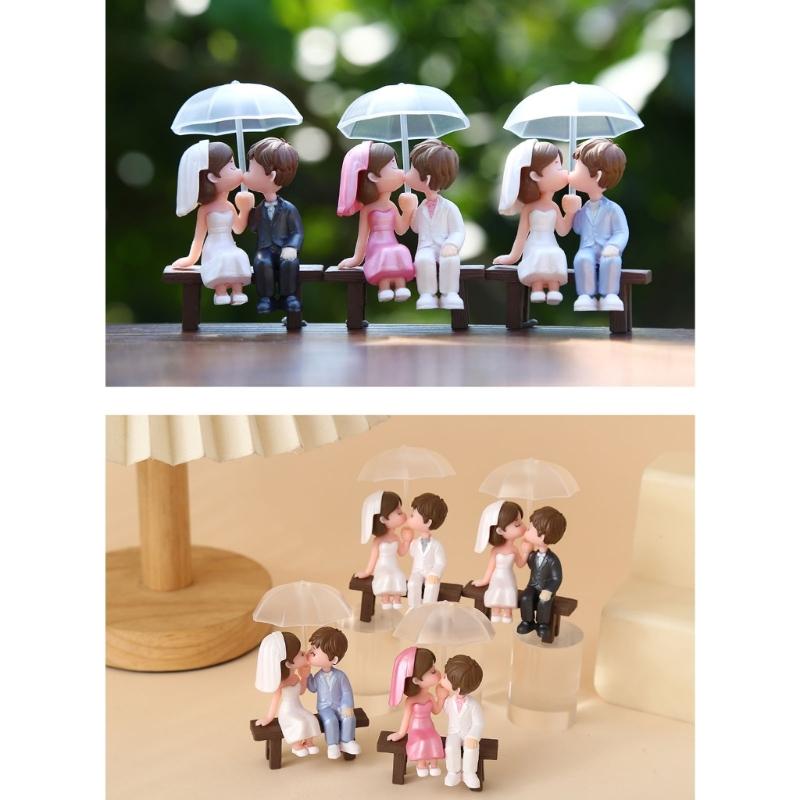 Charm Holding Umbrella Lover Statue Figurine Miniature Figure For Wedding Party and Home Shelf Display Decoration