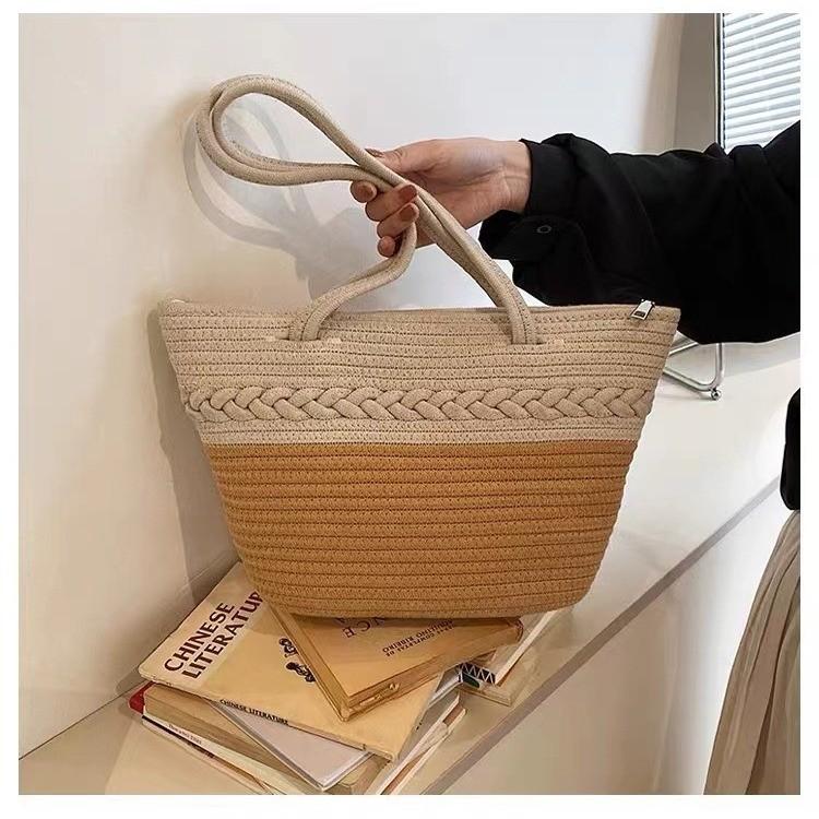 IELGY Color Matching One-Shoulder Straw Bag Large-Capacity Woven Vacation Beach Bag