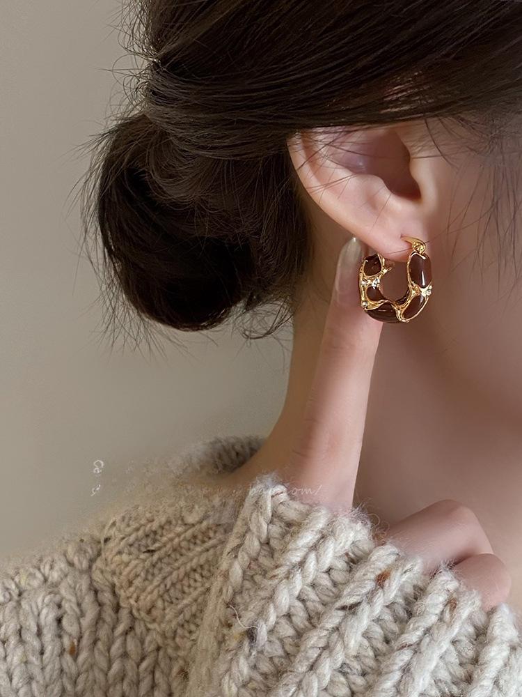 Maillard Retro Ear Cuffs: 2025 Niche Style Women's Stud Earrings with High-End Temperament Design