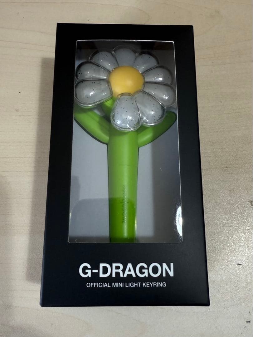 [USED] Official!! G-DRAGON Light Green Mini Penlight Keyring