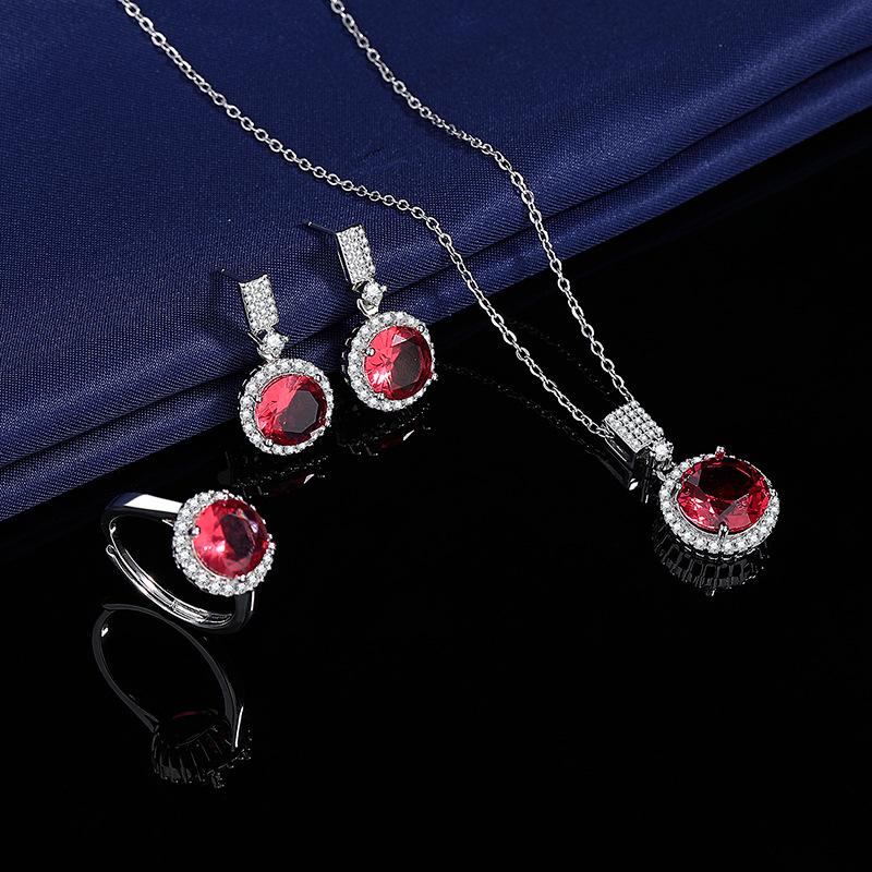 025 Caibao Rubin Taubenblutrot Set Retro Set mit Zirkonia Diamantring Halskette Ohrringe Damen