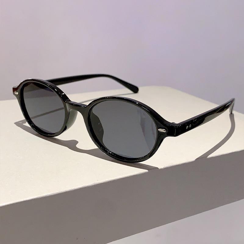 Vintage Small Oval Frame Sunglasses UV400 Retro Women Men Sun Shade Glasses Summer New Outdoor Travel Glasses