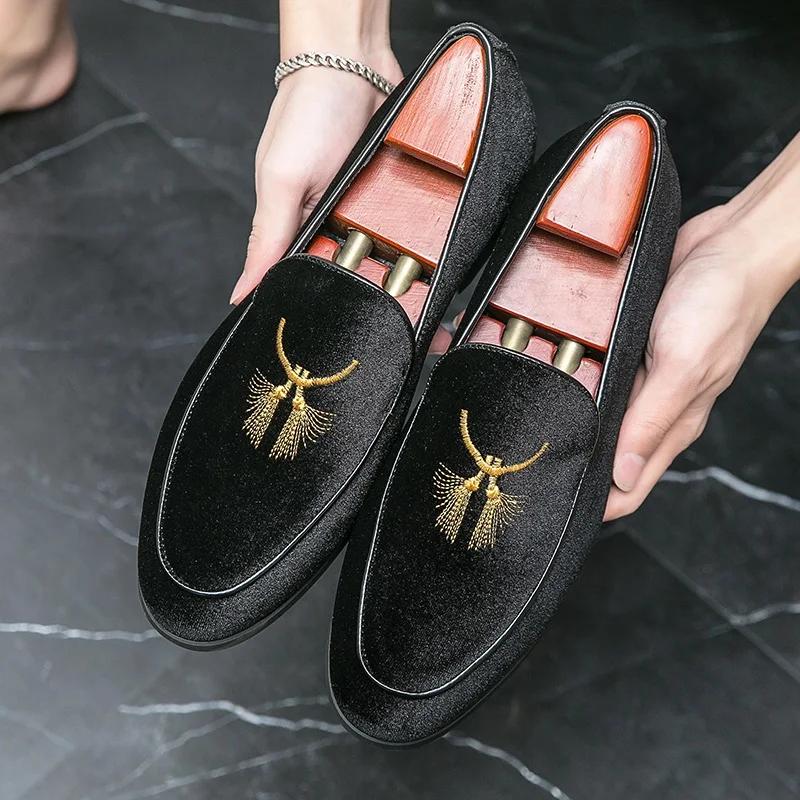 Mens Shoes Designer Trend Velvet Embroidery Leather Driving Shoes for Men Formal Wedding Prom Dress Shoes Men