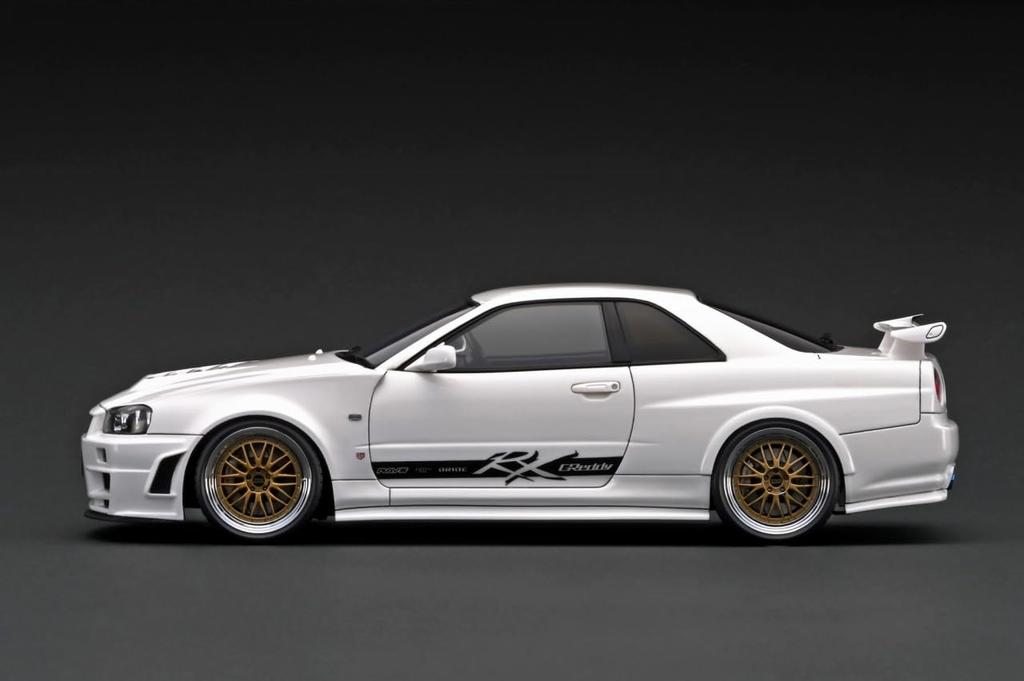 ignition model Nissan Skyline White finished product 1/18 GT-R (BNR34)