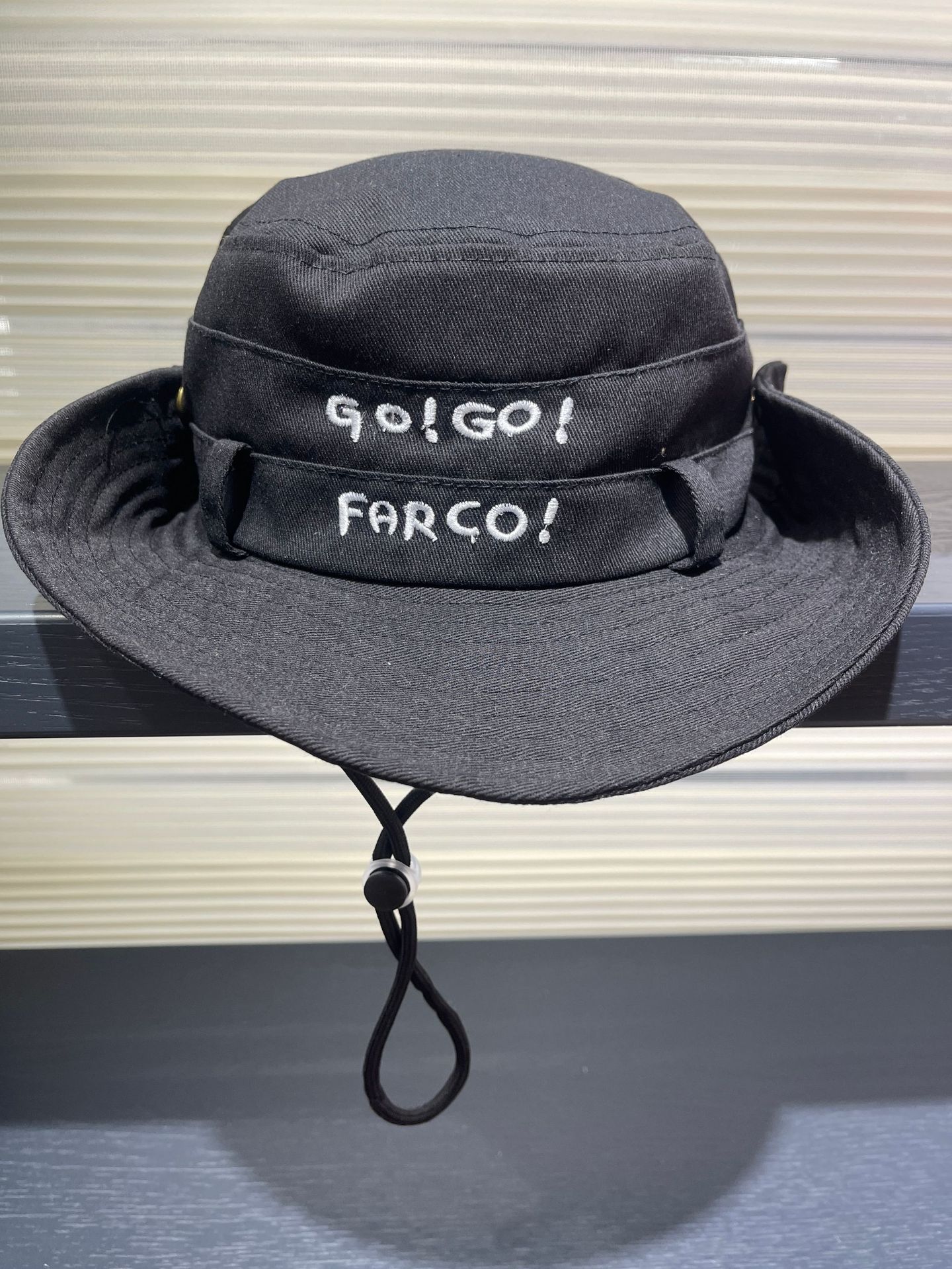 

Вышитые буквы, завязывающиеся на шнурок, женская простая шляпа для альпинизма, защита от ультрафиолета, студенческая, туристическая, кемпинговая, солнцезащитная шляпа M（56-58cm） чёрный