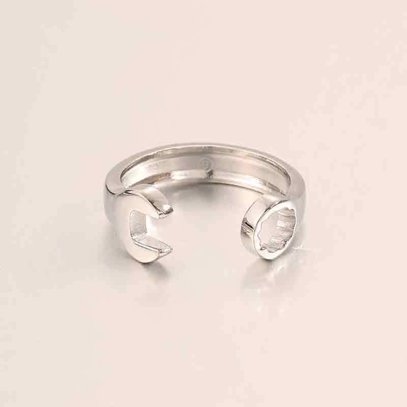 Popular Fashion Stainless Steel Heart-shaped Open Ring for Women, Light Luxury, Niche, High-end Style Finger Ring, 18K Gold Ring