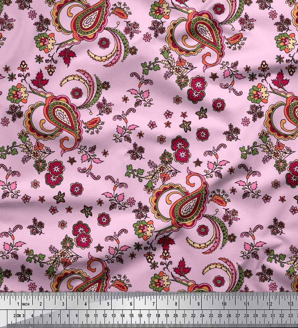 

Тканина Soimoi Beige Japan Crepe Satin Тканина з квітковим принтом і пейслі на метри 42 дюйма 42 Inch Wide - Poly Crepe рожевий