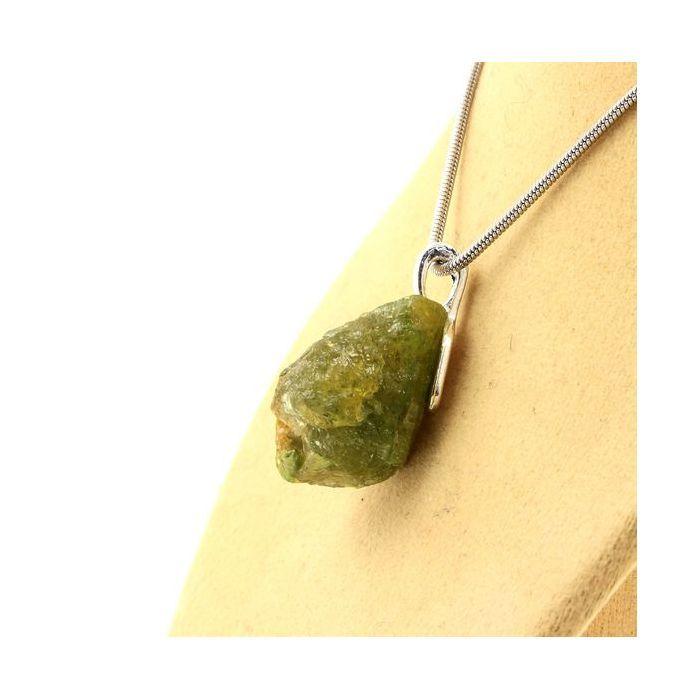 Pierres et Minéraux. Collier Grenat Grossulaire brut. 36.28 ct. Kayes Region, Mali.