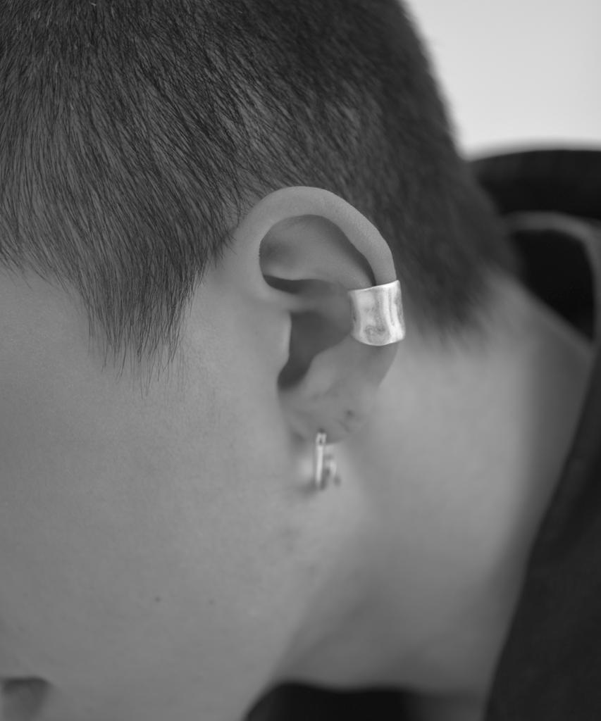 Novice Tokyo Uneven Long Ear Cuff / Silver