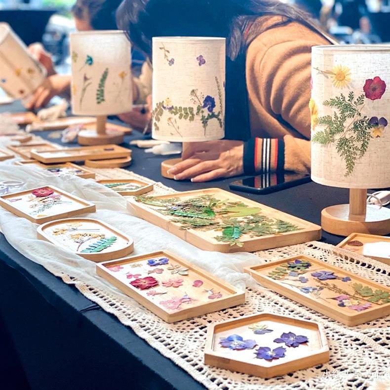 Dried Flower Embossed Table Lamp DIY Kit - Creative Gift for Team Building and National Day Festivities