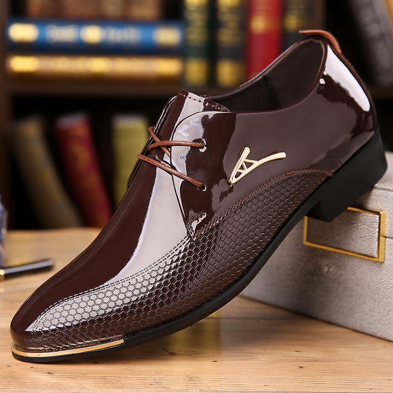 Neue spitze Herren Lederschuhe Glänzend High-End Business Formelle Schuhe für den Mann Langlebige Gesellschaftsschuhe Alle Jahreszeiten Übergröße 48