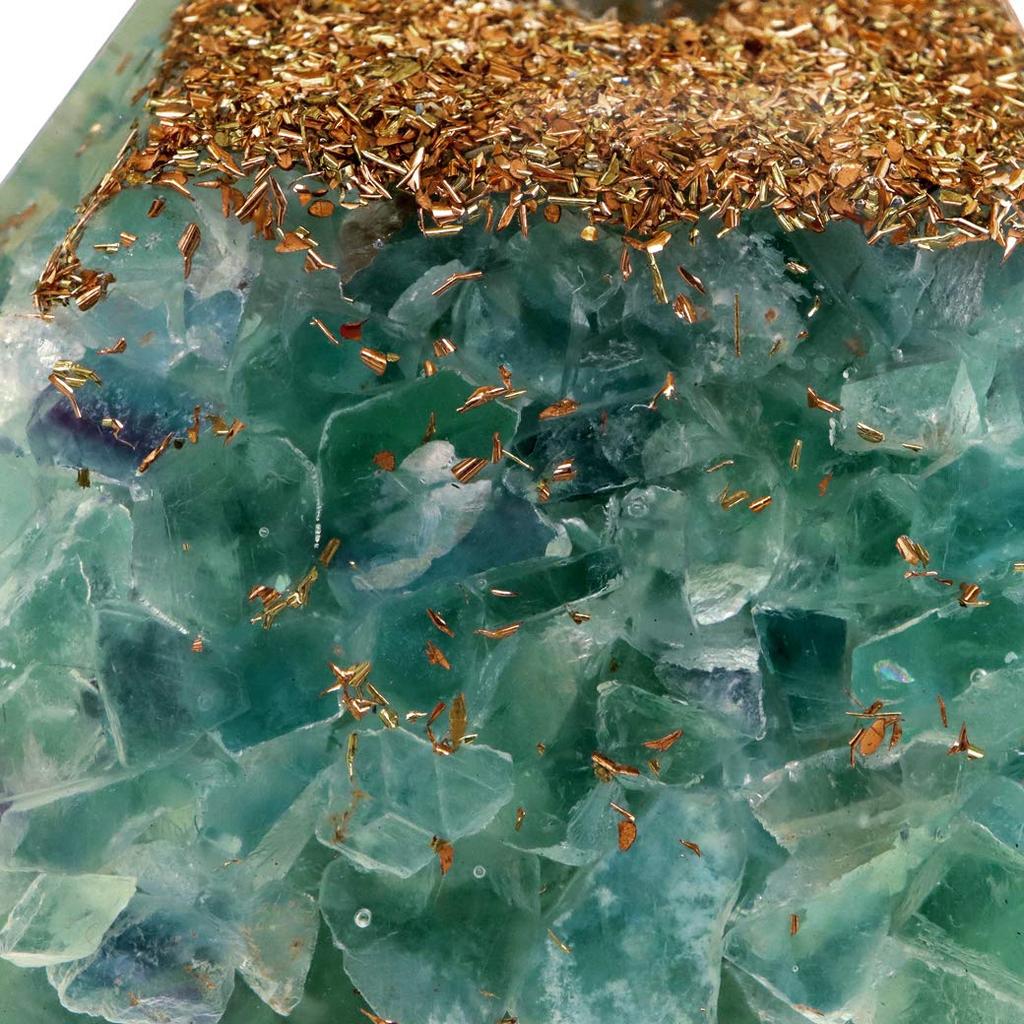 [GOLD STONE] Natural Orgonite Pyramid with Single Crystal Quartz, Spiritual Goods, Approximately 65-70mm Wide, Fluorite
