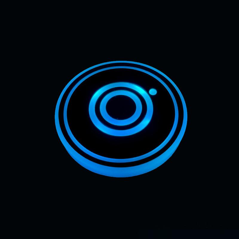1 Stück Auto Tassenuntersetzer mit 7 Farben LED-Leuchten Getränkehalter Untersetzer Auto Leuchtender Wasseruntersetzer Universell für verschiedene Automodelle