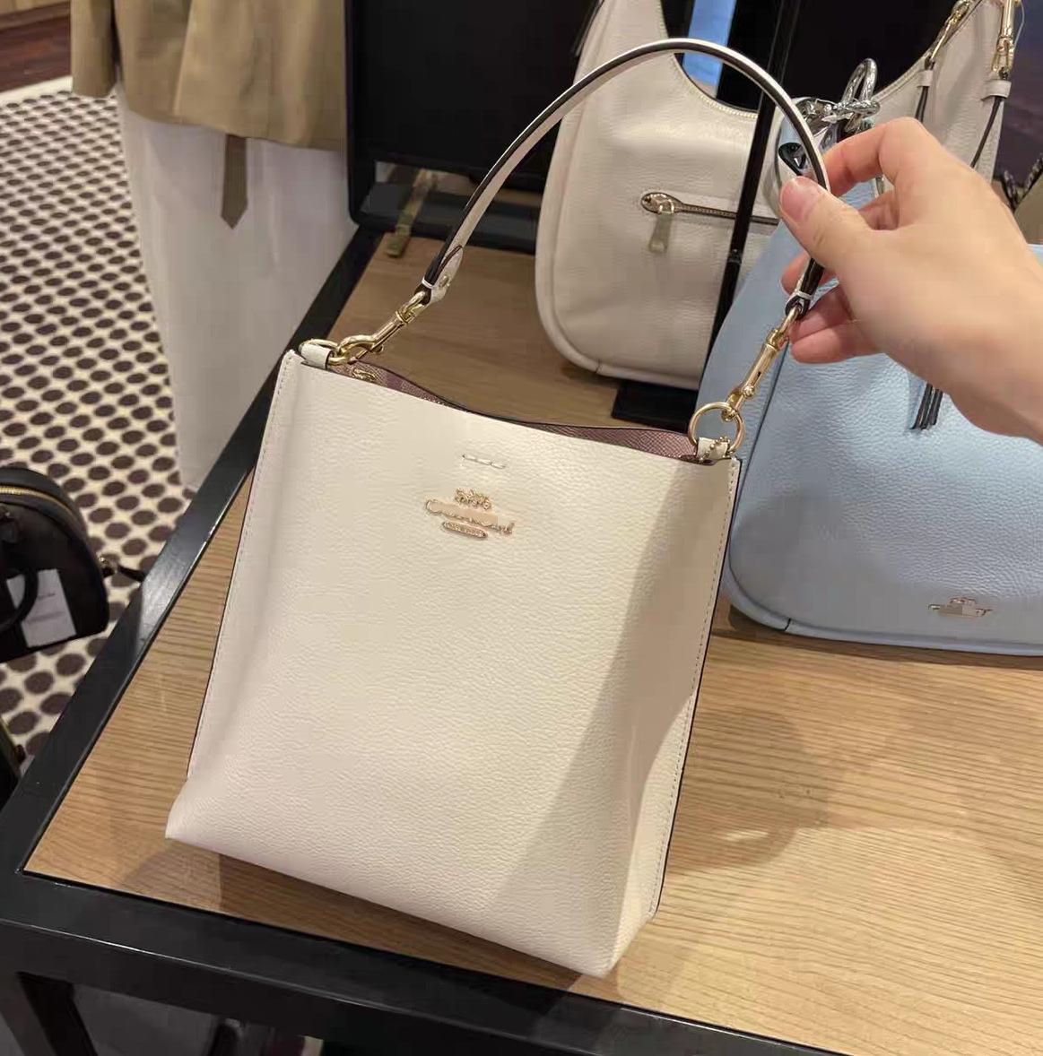 

Женская сумка-ведро через плечо Coach Mollie Classic Monogram большой вместимости 21.6 x 10.4 x 20.2 cm