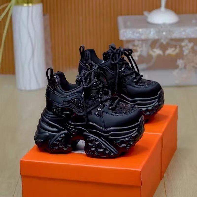 

Женские кроссовки «папины кроссовки» 2025 года, популярные, на перекрестных ремешках, универсальные, на толстой подошве, дышащие, для маленького роста, модные, повседневные женские туфли 40 чёрный