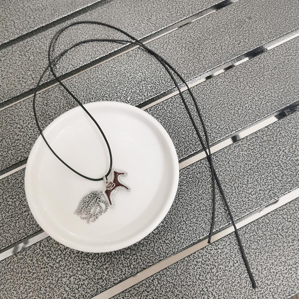 

Funny Enamel Cartoon Horse Metal Multi Chain Tassel Pendant Necklaces for Women Silver Plated Beads Chain Chokers Gift Accessory